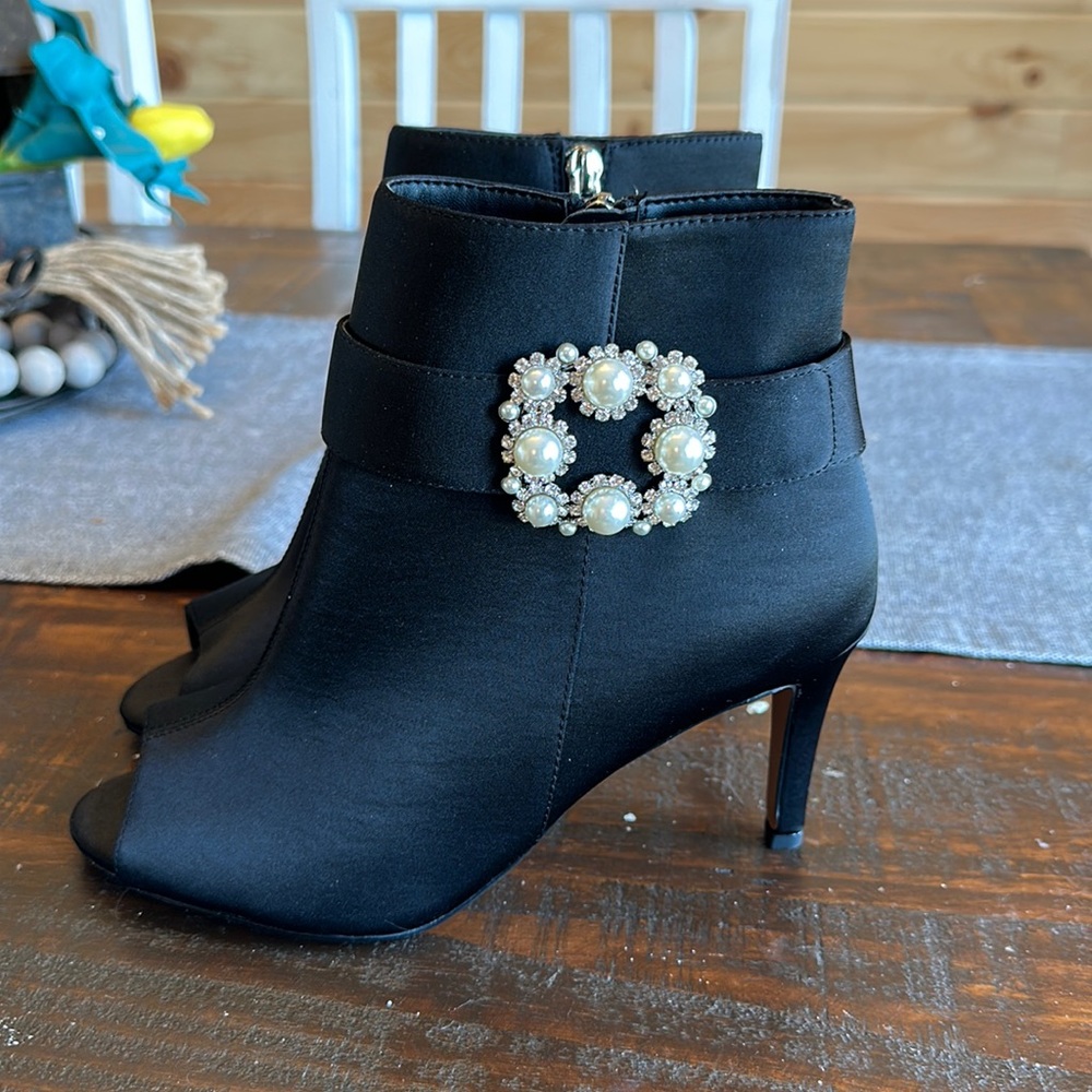 J Renee open toe women’s heel brand new size 8W